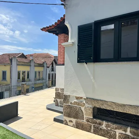 Charming House In Gaia And Porto 3 *