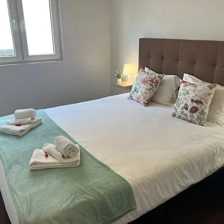 Charming House In Gaia And Porto 3 *